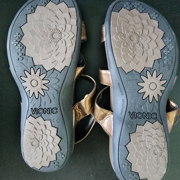 Vionic Sandals-Bronze "Cathy" Triple Strap-Adjustable-Excellent Pre-owned-9 US - Picture 4 of 12